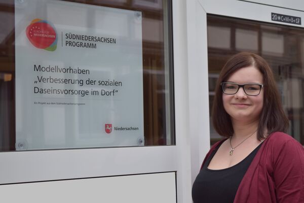 Sandra Holzapfel koordiniert das Modellprojekt „Dorf-FSJler, Dorf-BFDler und Flüchtlingstandems zur Verbesserung der sozialen Daseinsvorsorge im Eichsfeld“. 
