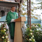 Pfarrer Kaminski bei seiner Predigt